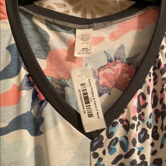 Curvy Camo Paisley Top Size 3X - Picture 3 of 4